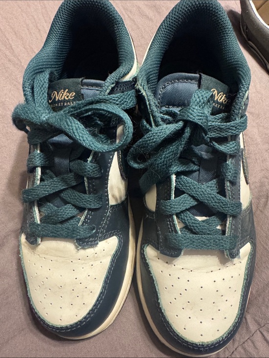 Nike Other - Nike Kids Low-Top Sneakers in Green and Cream
